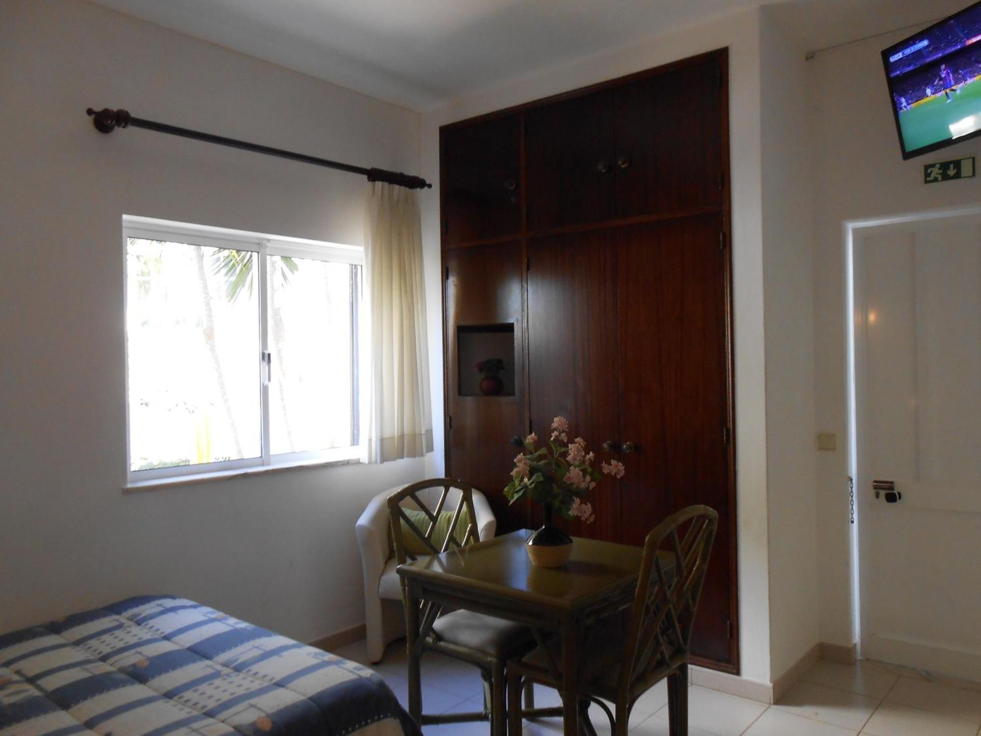 Dona Ana Garden Hotel Лагос Стая снимка
