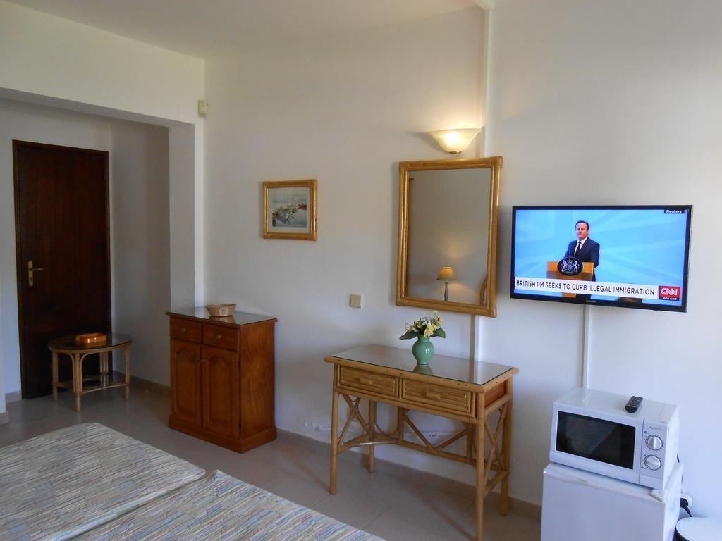 Dona Ana Garden Hotel Лагос Стая снимка