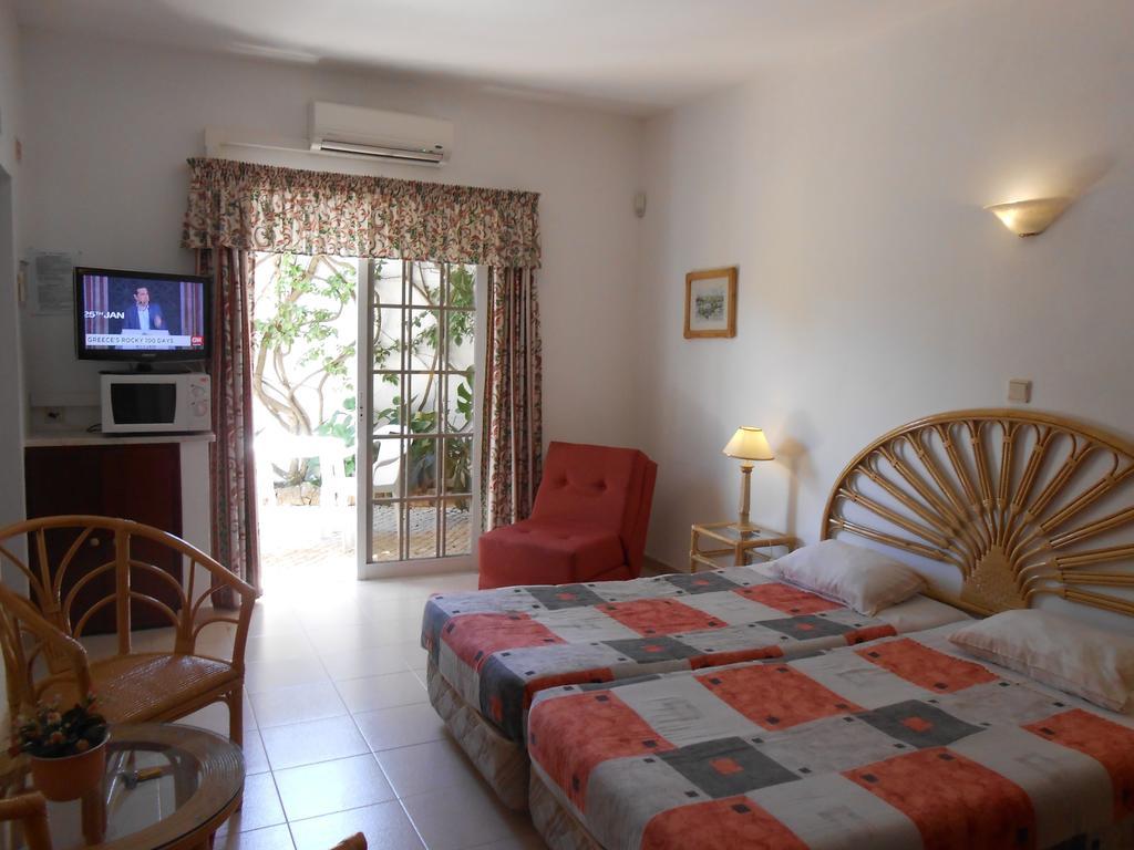 Dona Ana Garden Hotel Лагос Стая снимка
