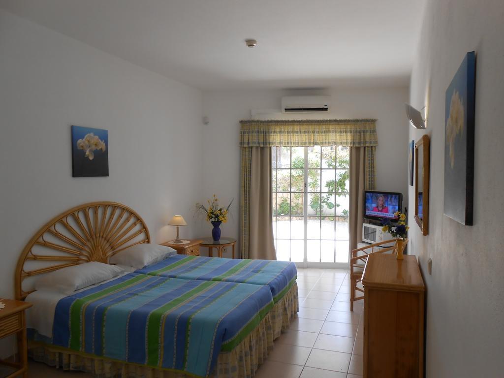 Dona Ana Garden Hotel Лагос Стая снимка